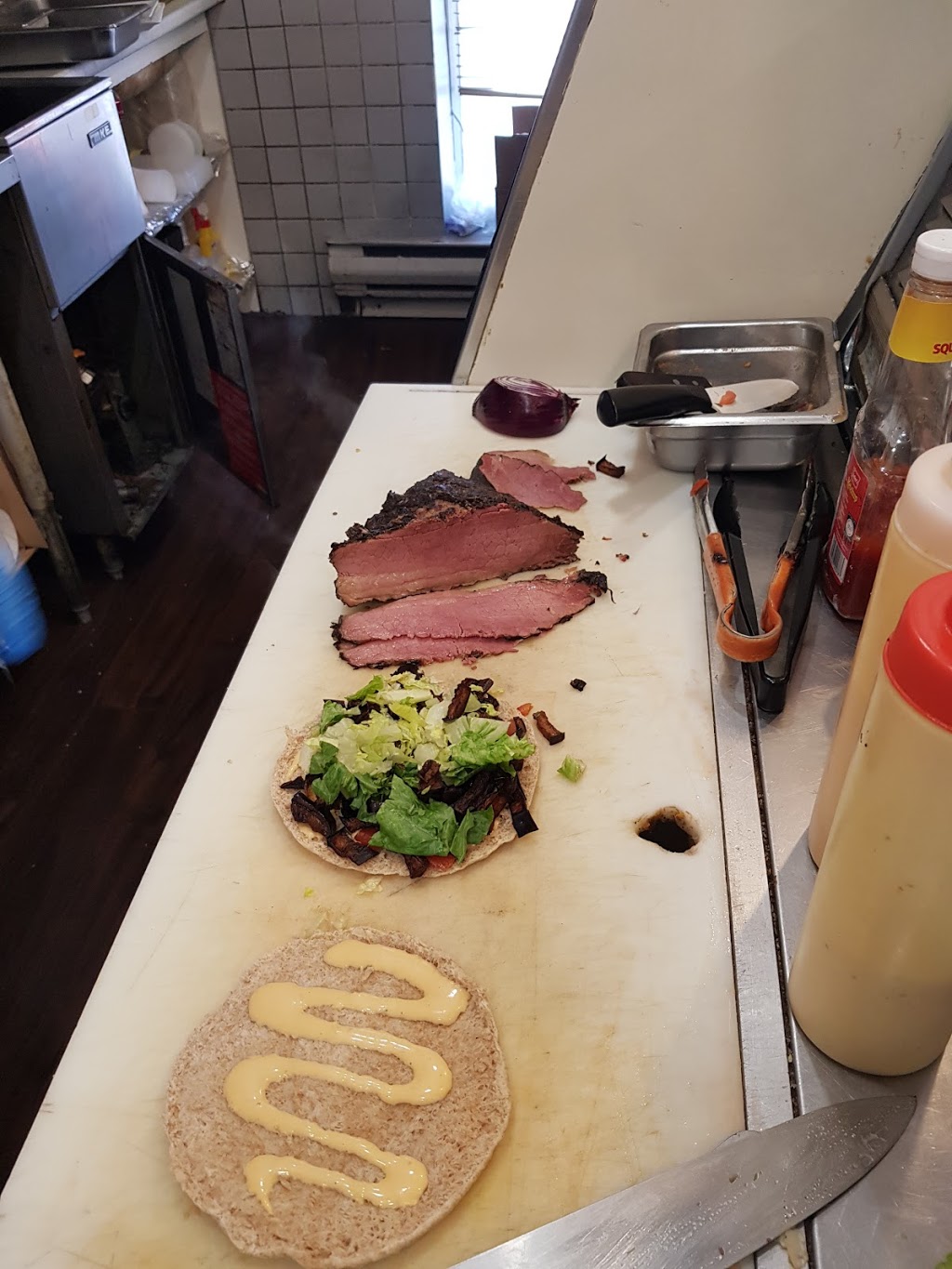 Oinegs Kosher | 360 Saint- Viateur St W, Montreal, QC H2V 4G7, Canada | Phone: (514) 277-3600
