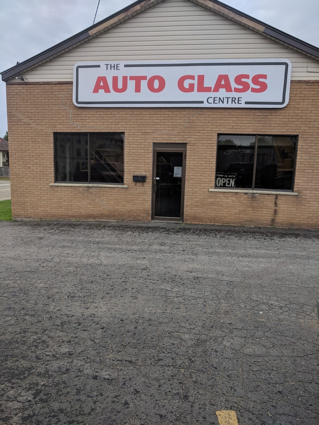 Auto Glass Centre The | 61 Mill St, Woodstock, ON N4S 8P1, Canada | Phone: (519) 537-2838