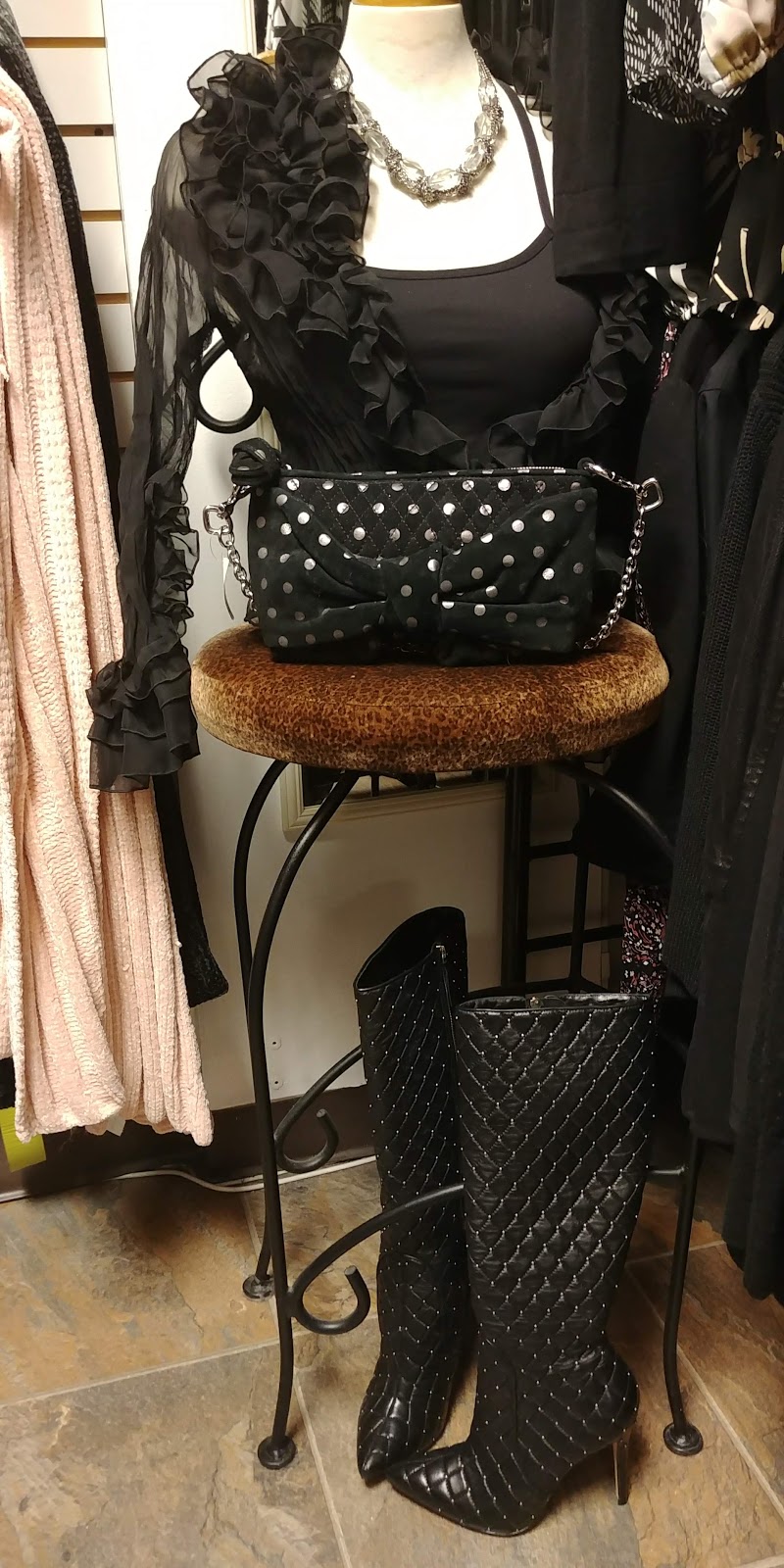 Redeemed The Consignment Place | 410 Academy Rd, Winnipeg, MB R3N 0B9, Canada | Phone: (204) 474-1182