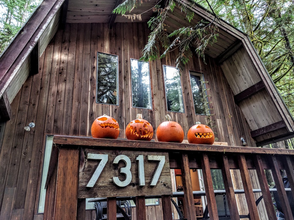 Canyon Creek Chalets, LLC | 7474 Miller Way, Deming, WA 98244, USA | Phone: (360) 599-9574