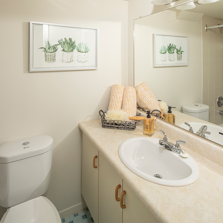 Parkway Towers | 1071 Ambleside Dr, Ottawa, ON K2B 6V4, Canada | Phone: (613) 688-2222