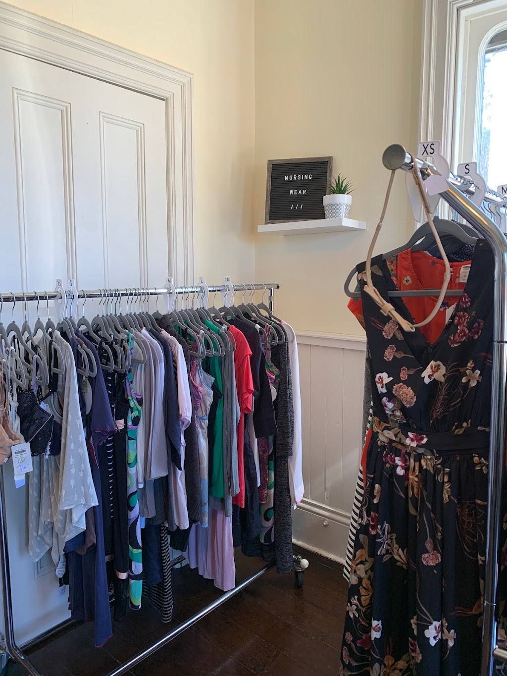 Mom to Mom Maternity Wear | 2449 ON-11, Oro-Medonte, ON L4N 7R9, Canada | Phone: (705) 791-8729