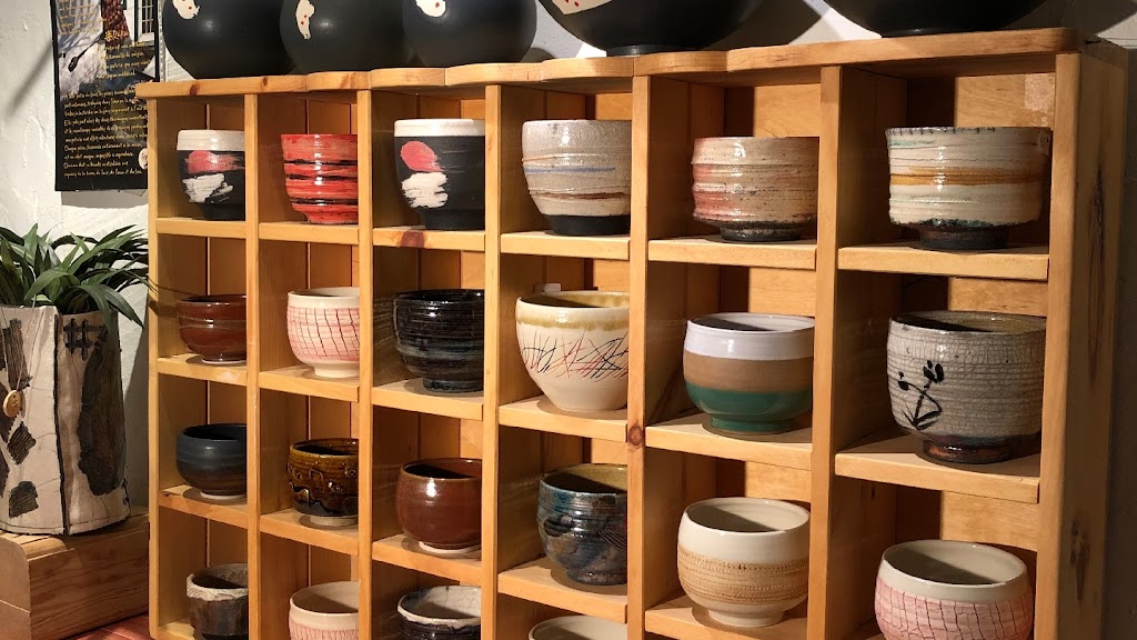 Et La Terre Tournera Encore André Leroux, Potier | 26 Rue Saint-Joseph, Les Cèdres, QC J7T 1T3, Canada | Phone: (450) 452-2750