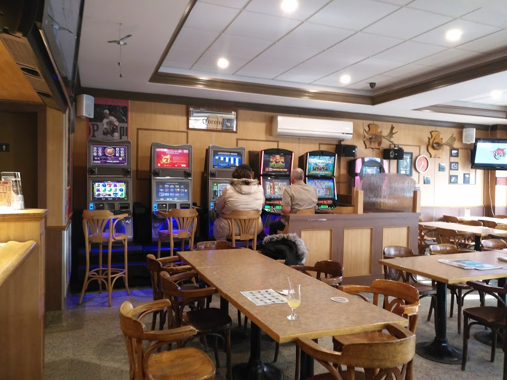 Taverne Cousineau | 31 Rue Sainte-Anne, Sainte-Anne-de-Bellevue, QC H9X 1L2, Canada | Phone: (514) 457-5104