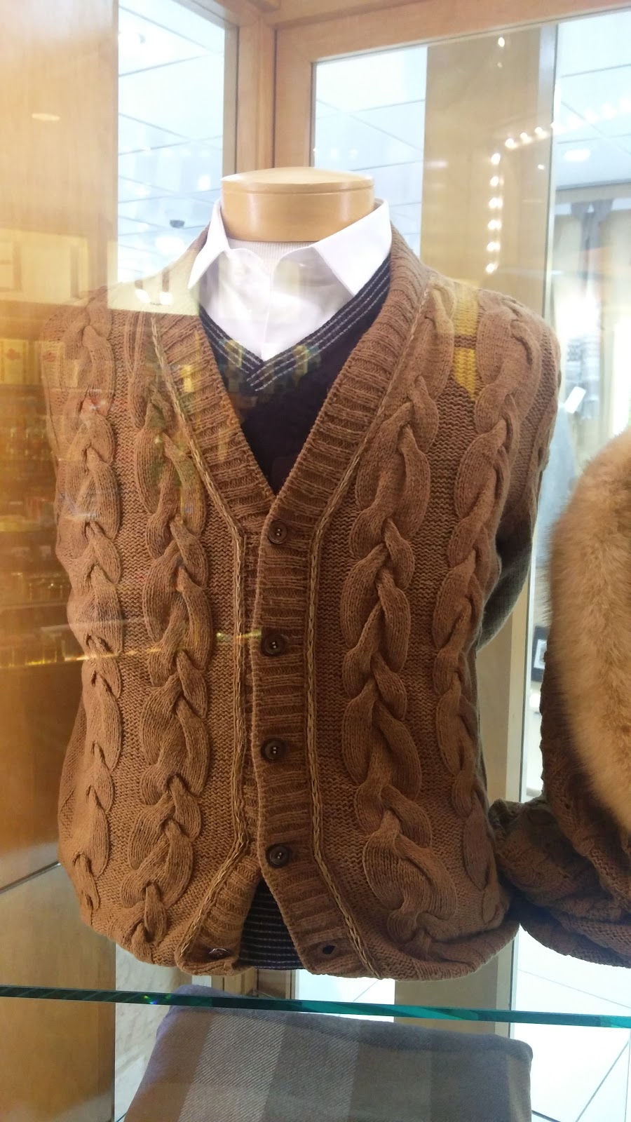 Qiviuk Boutique | 111 Lake Louise Dr, Lake Louise, AB T0L 1E0, Canada | Phone: (403) 522-2622