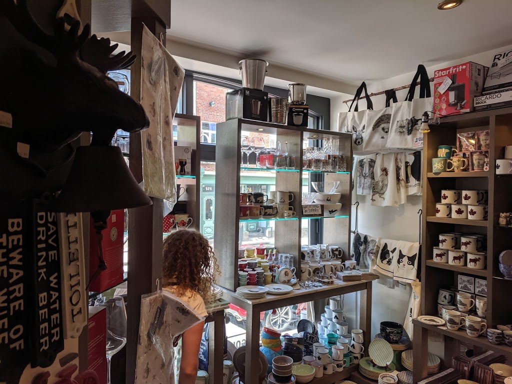Pieds Dans Les Plats(Les) | 571 Rue Saint-Jean, Québec, QC G1R 1P5, Canada | Phone: (418) 523-5833