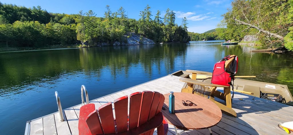 Chalet l’Escapade des cèdres | 17 Chem. des Écureuils, Val-des-Monts, QC J8N 1J2, Canada | Phone: (613) 203-5113