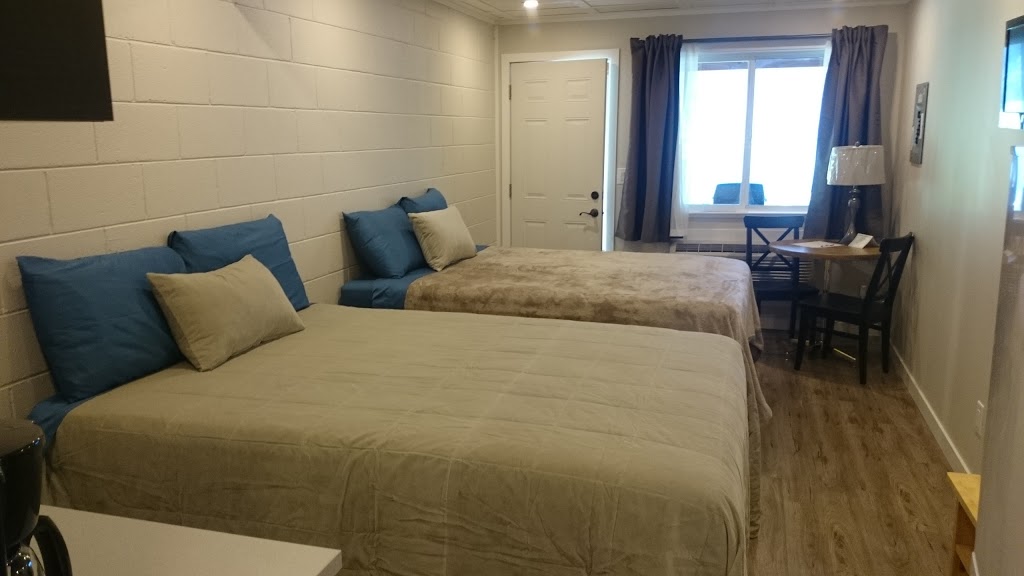 The Lodge at Gallagher Lake | 8331 BC-97, Oliver, BC V0H 1T2, Canada | Phone: (888) 498-2112