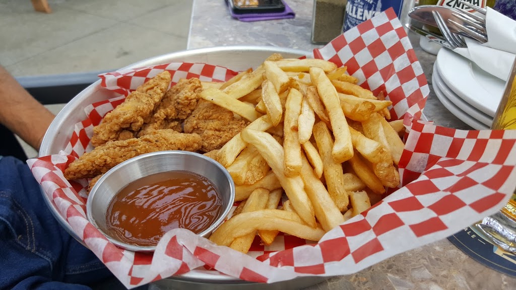 Chucks Roadhouse Bar & Grill | 657 Niagara St, Welland, ON L3C 1E2, Canada | Phone: (905) 732-1298