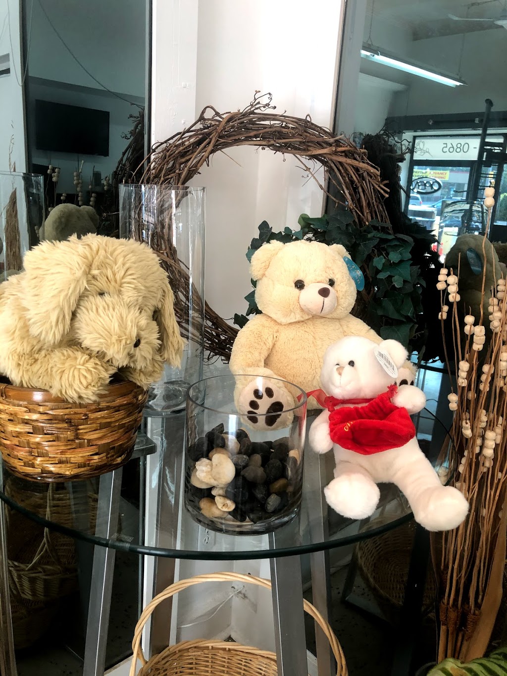 Damask Rose | 2696 Dundas St W, Toronto, ON M6P 1Y2, Canada | Phone: (416) 285-0865