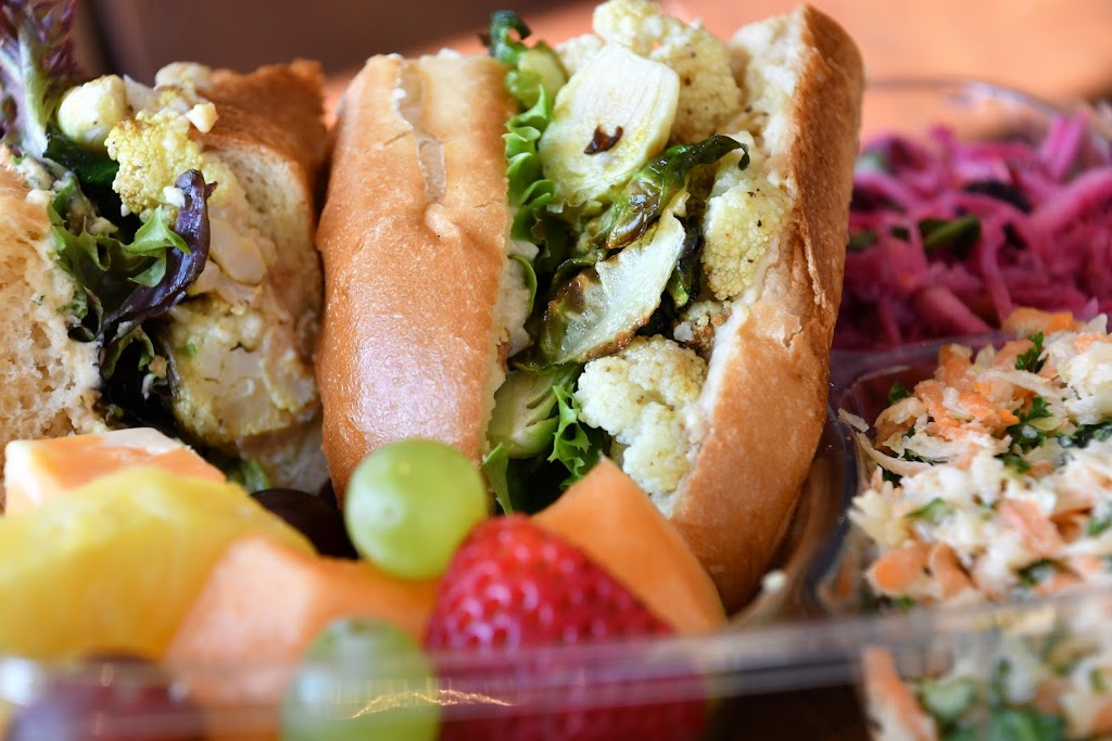 Café Bistro Découvertes | 430 Boulevard Arthur-Sauvé, Saint-Eustache, QC J7R 6V6, Canada | Phone: (514) 910-7191