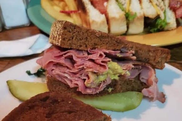 Johnny Quests | 62 London Rd, Thamesville, ON N0P 2K0, Canada | Phone: (519) 692-5033