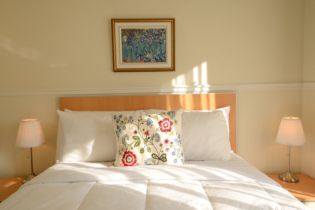 Parc Suites Hotel | 3463 Av du Parc, Montréal, QC H2X 2H6, Canada | Phone: (514) 985-5656