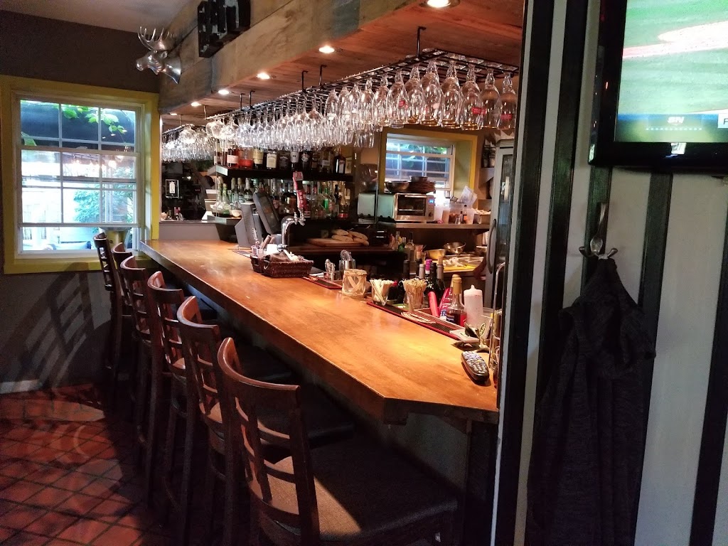 Snack & Bar Milly’s | 1926 Chem. du Village, Mont-Tremblant, QC J8E 1K4, Canada | Phone: (819) 681-0550