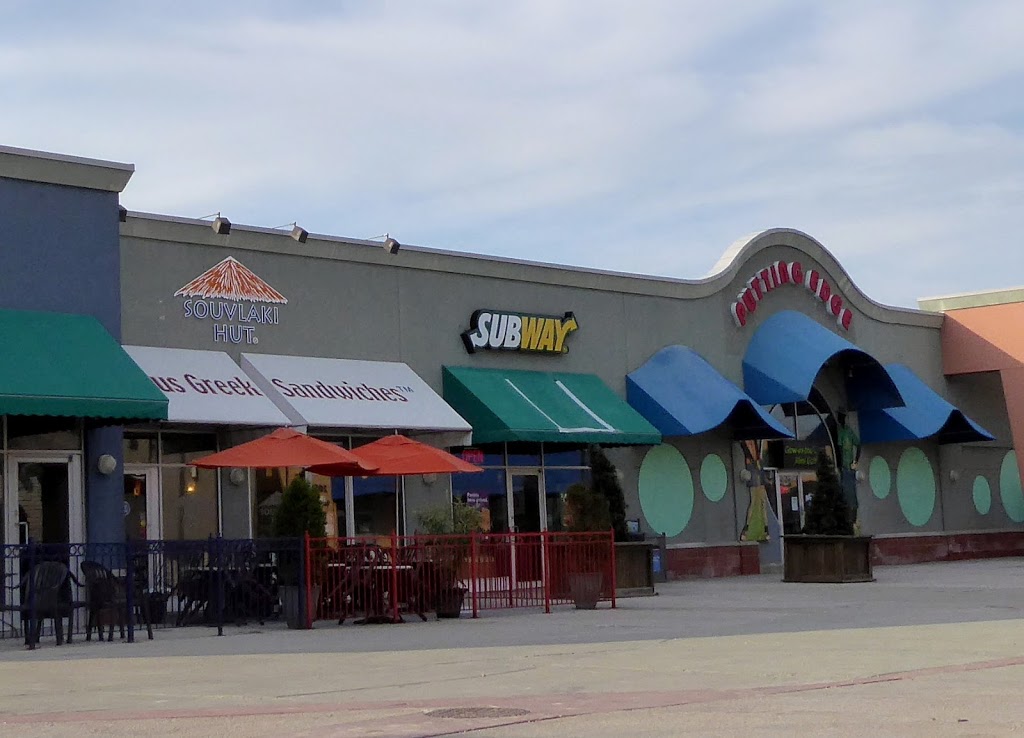 Subway | Entertainment Centrum, 2085 Winston Park Dr, Oakville, ON L6H 6P5, Canada | Phone: (905) 829-3340