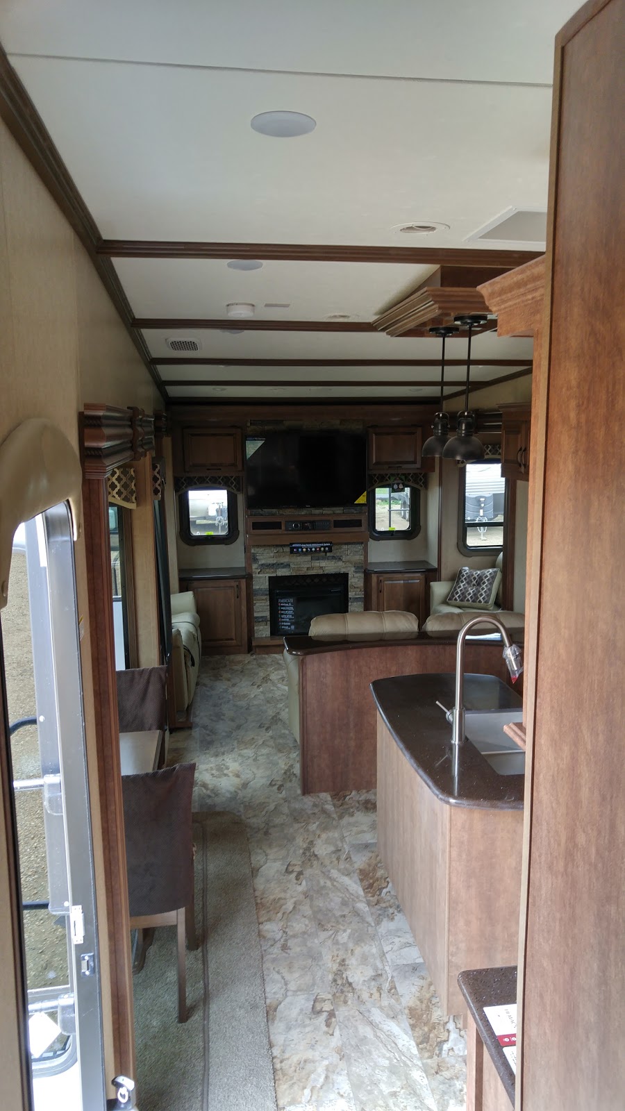 Fraserway RV - Edmonton | 21910 Stony Plain Rd, Edmonton, AB T5S 2C3, Canada | Phone: (780) 447-5681