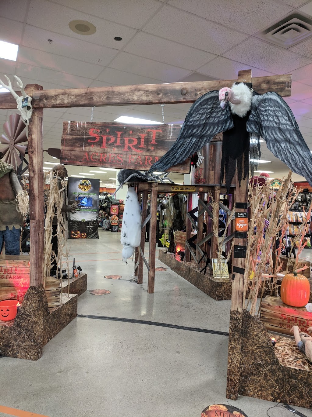 Spirit Halloween | 5100 Erin Mills Pkwy, Mississauga, ON L5M 4Z5, Canada | Phone: (866) 586-0155