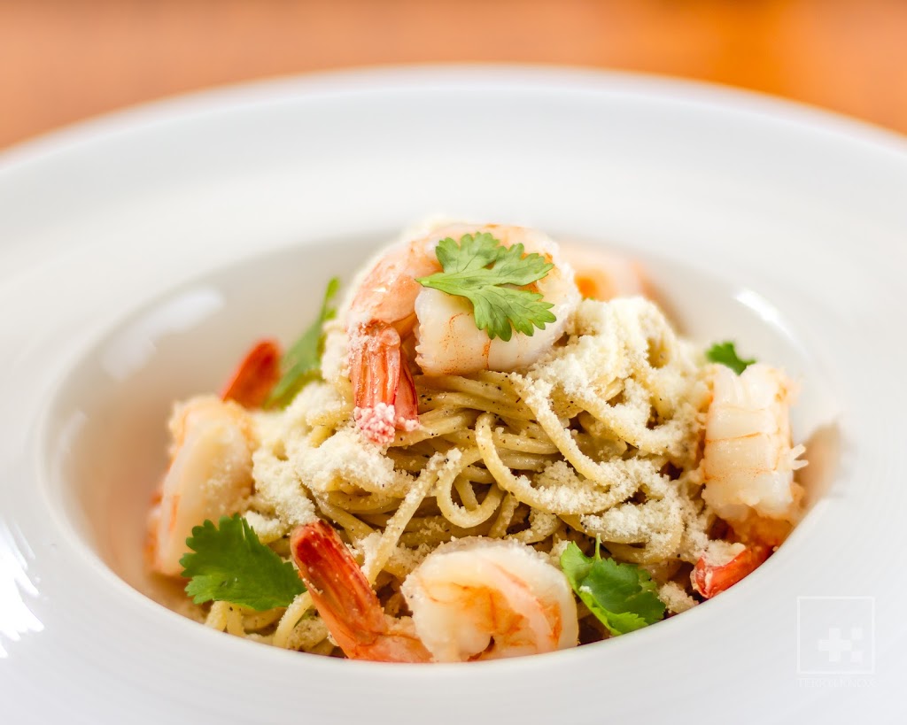 Elozer Restaurant | 19 Kenview Blvd # 30, Brampton, ON L6T 5G6, Canada | Phone: (905) 793-7958