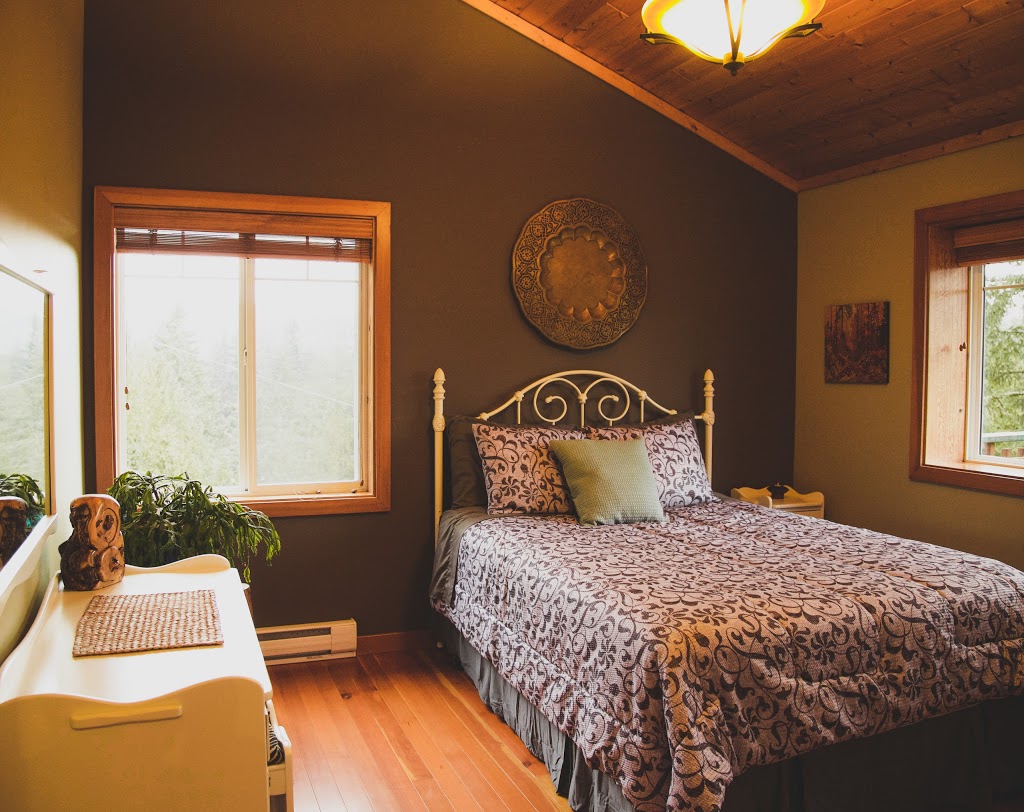 Matheson Lake Guest House | 1115 Matheson Lake Park Rd, Victoria, BC V9C 4G9, Canada | Phone: (250) 480-6746
