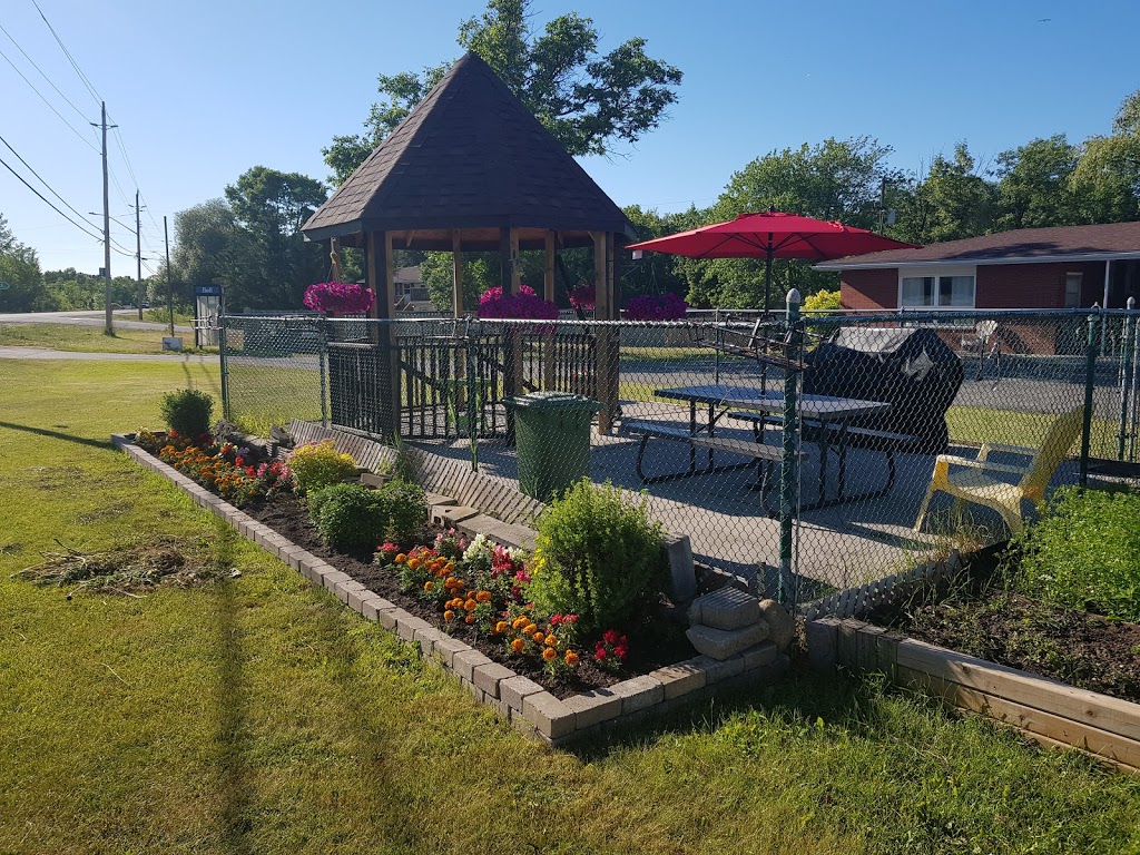 Pleasant Manor Motel | 9656 Beachwood Rd, Collingwood, ON L9Y 3Z7, Canada | Phone: (705) 445-4480