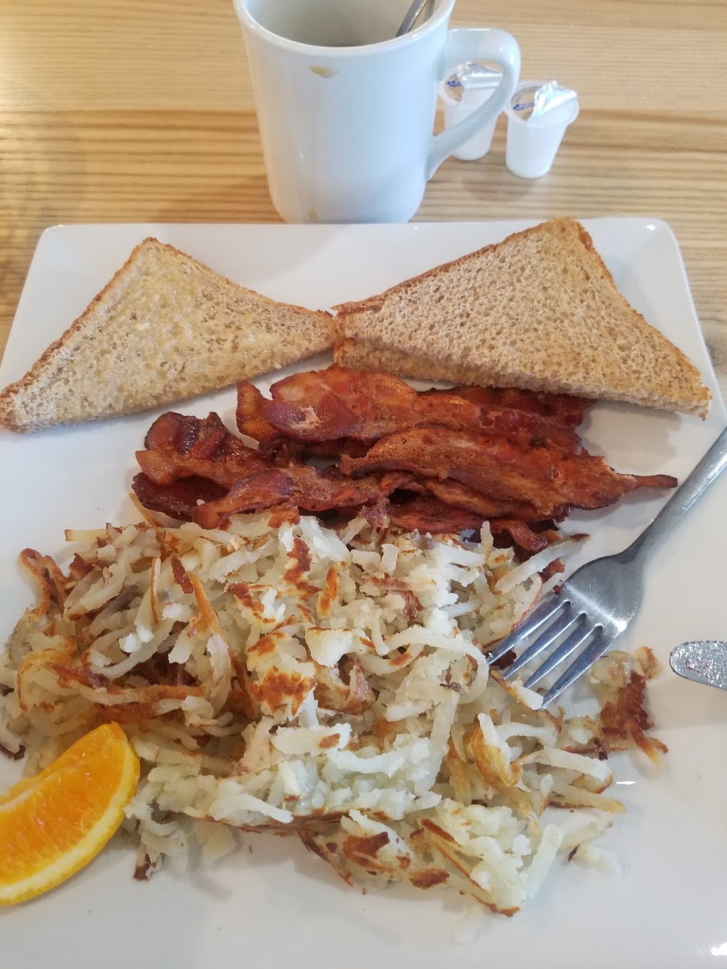 Sandstone Lounge and Eatery | 212 8 Ave NW, Milk River, AB T0K 1M0, Canada | Phone: (403) 647-2891