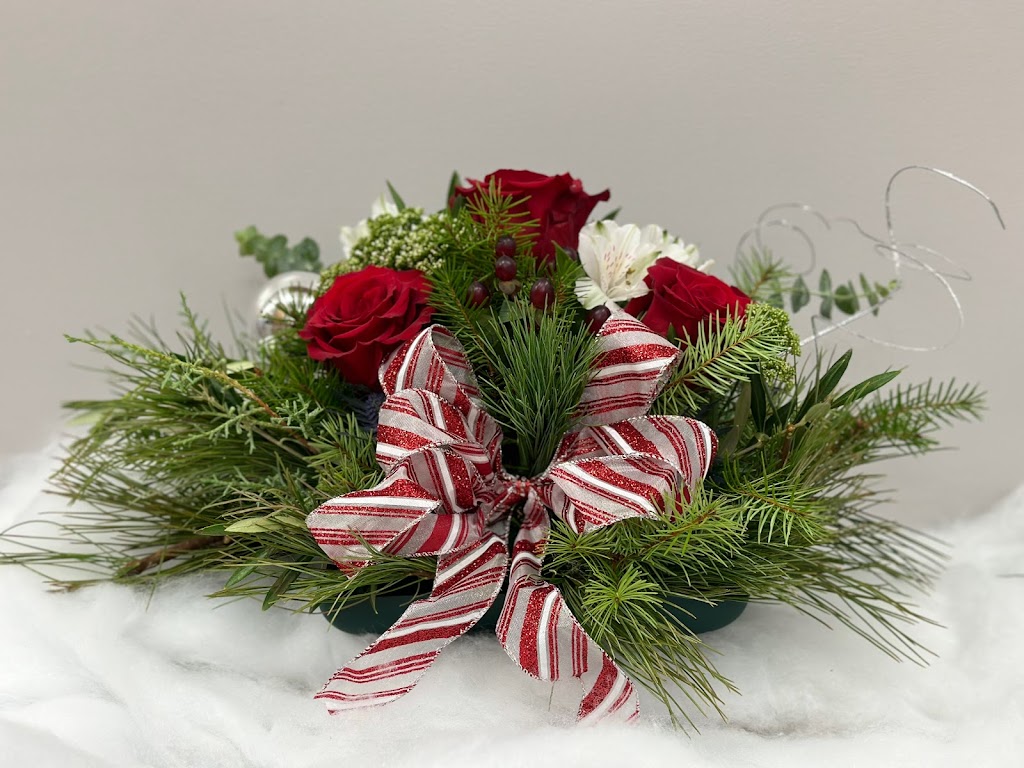 Scarlett & Rosie Floral Co | 4397 George St, Sydenham, ON K0H 2T0, Canada | Phone: (613) 583-1242