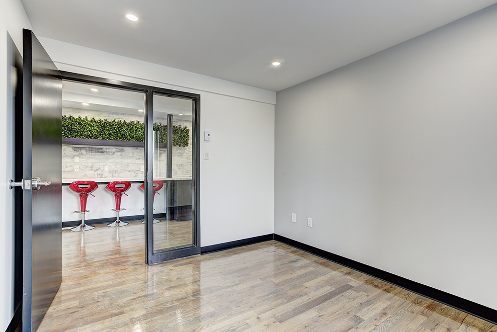 Location Bureau Laval | 1811 Boulevard des Laurentides, Laval, QC H7M 2P7, Canada | Phone: (438) 373-9263
