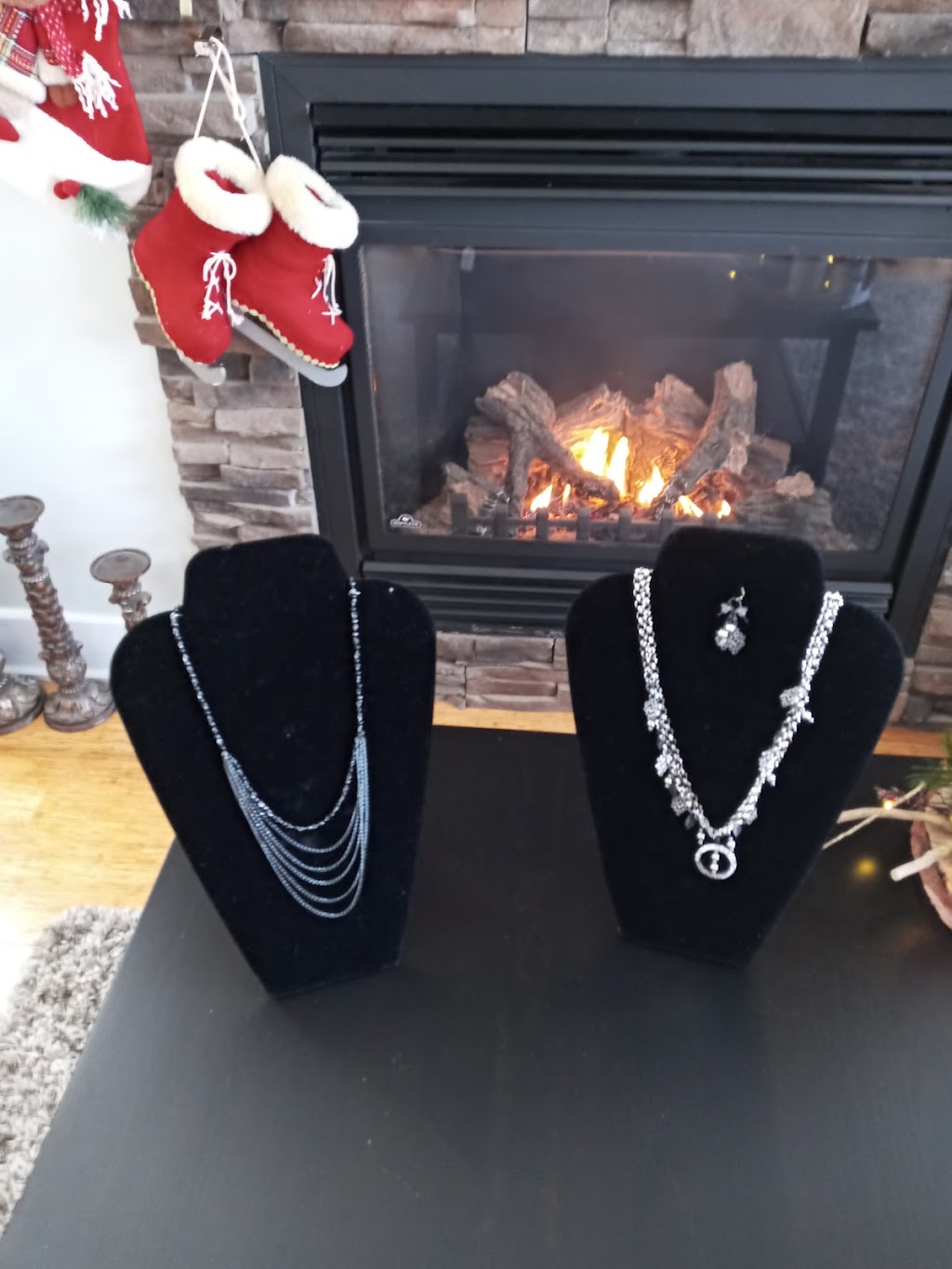 Louise Paradis Artisanat | 17847 Rue du Grand Prix, Mirabel, QC J7J 2B3, Canada | Phone: (450) 951-8355