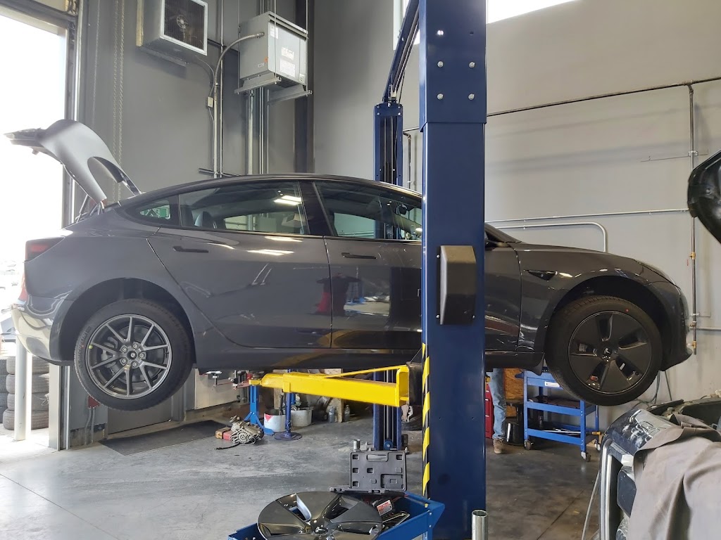 Friends Auto Repair | 10990 42 Street NE Unit 160, Calgary, AB T3N 1Y9, Canada | Phone: (587) 620-6262