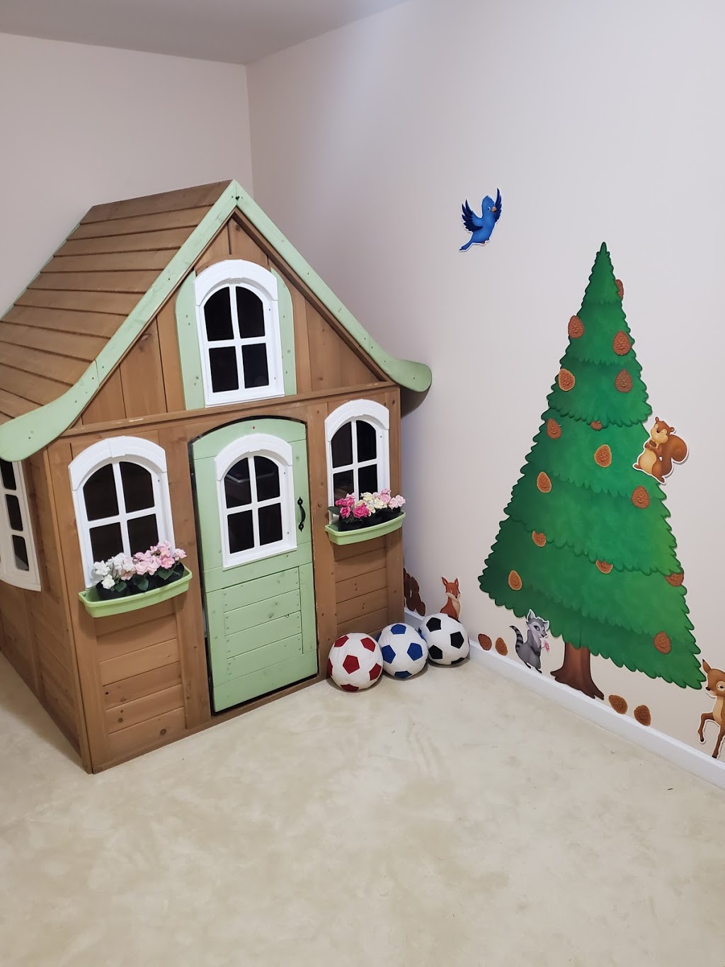 Guppies Playhouse Mutliage Childcare | 3856 west 35th Avenue, Dunbar St, Vancouver, BC V6N 2N9, Canada | Phone: (778) 378-8470