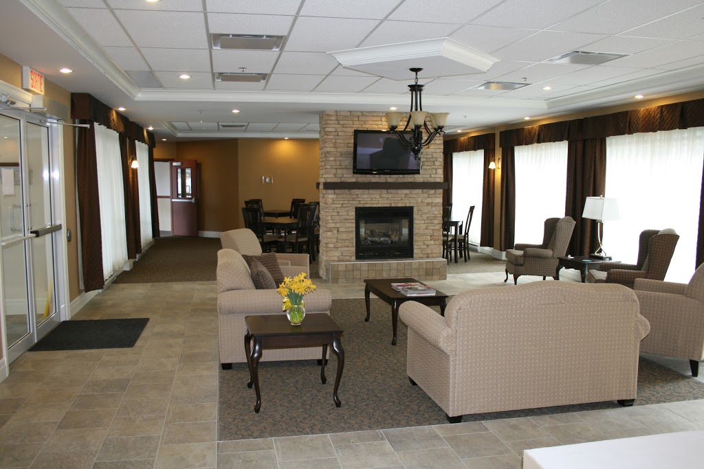 La Maison Familiale De Coaticook | 136 Rue Main O, Coaticook, QC J1A 0A6, Canada | Phone: (819) 849-3444