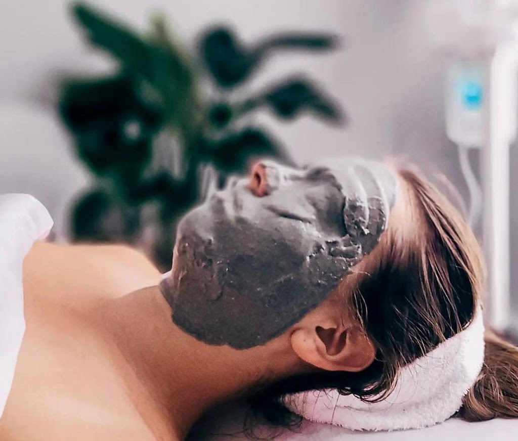 Au Natural Medi Aesthetics | 488 McCoy Dr #100, Red Deer, AB T4E 0A4, Canada | Phone: (403) 396-8238