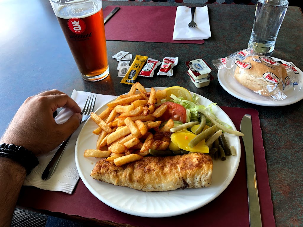 Restaurant sur Mer | 103 Rue du Quai, Saint-Siméon, QC G0T 1X0, Canada | Phone: (418) 638-2674