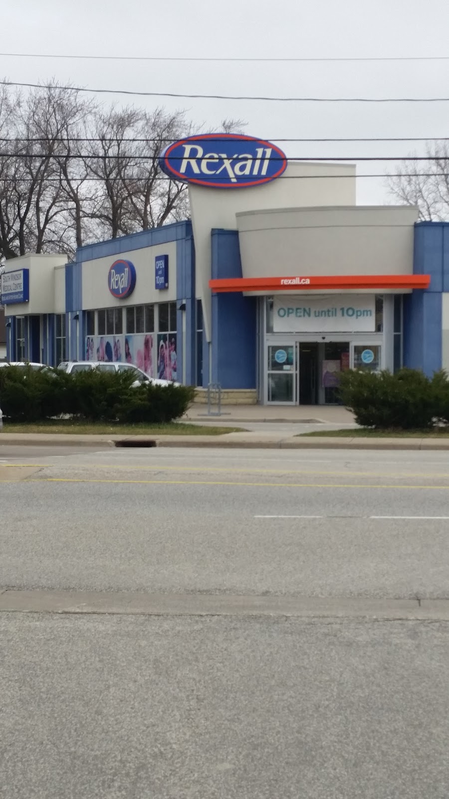 Rexall | 3840 Howard Ave, Windsor, ON N9E 3N9, Canada | Phone: (519) 967-8512