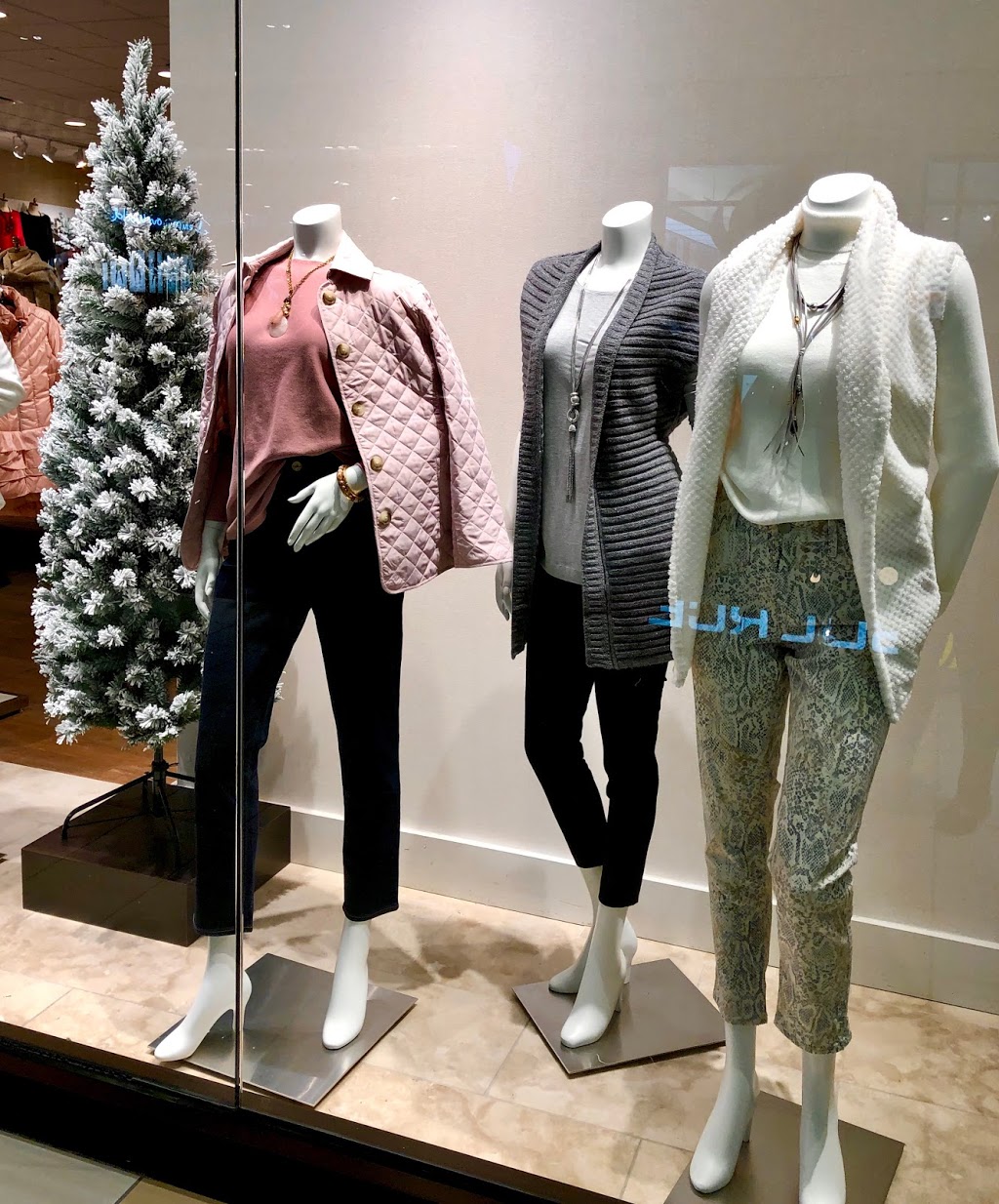 Chicos | 17600 Yonge St, Box 256 Upper Canada Mall, Newmarket, ON L3Y 4Z1, Canada | Phone: (905) 836-7304