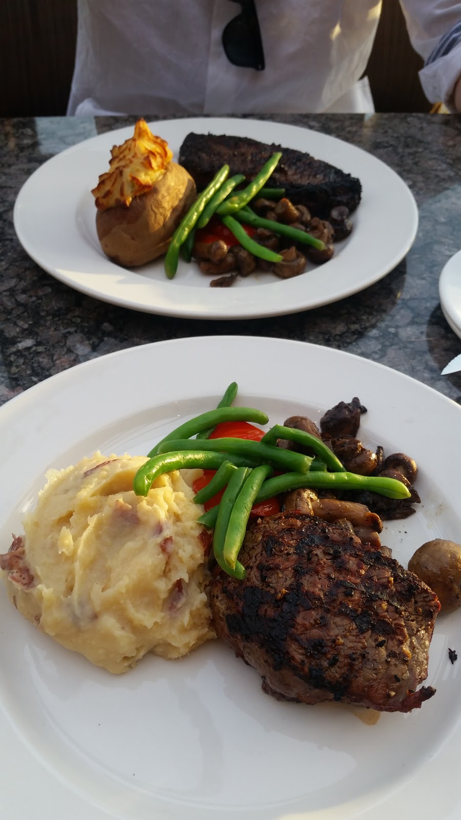 The Keg Steakhouse & Bar | 36 Horseshoe Crescent, Waterdown, ON L0R 2H2, Canada | Phone: (905) 690-1709