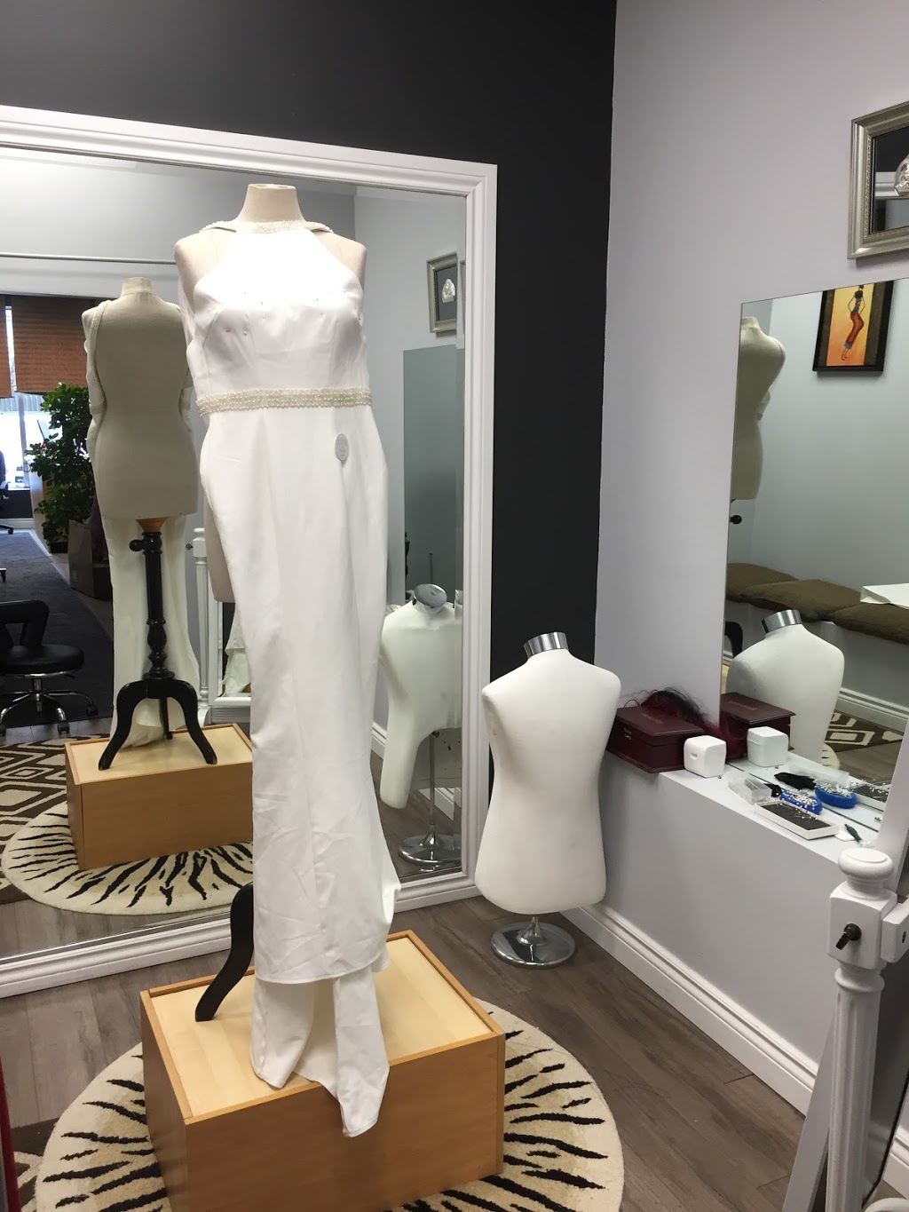 Meena Cleaners Dundas Mississauga. Drycleaners & Clothing Alteration Services | 755~777, Dundas St W, Mississauga, ON L5C 4P6, Canada | Phone: (905) 270-8941