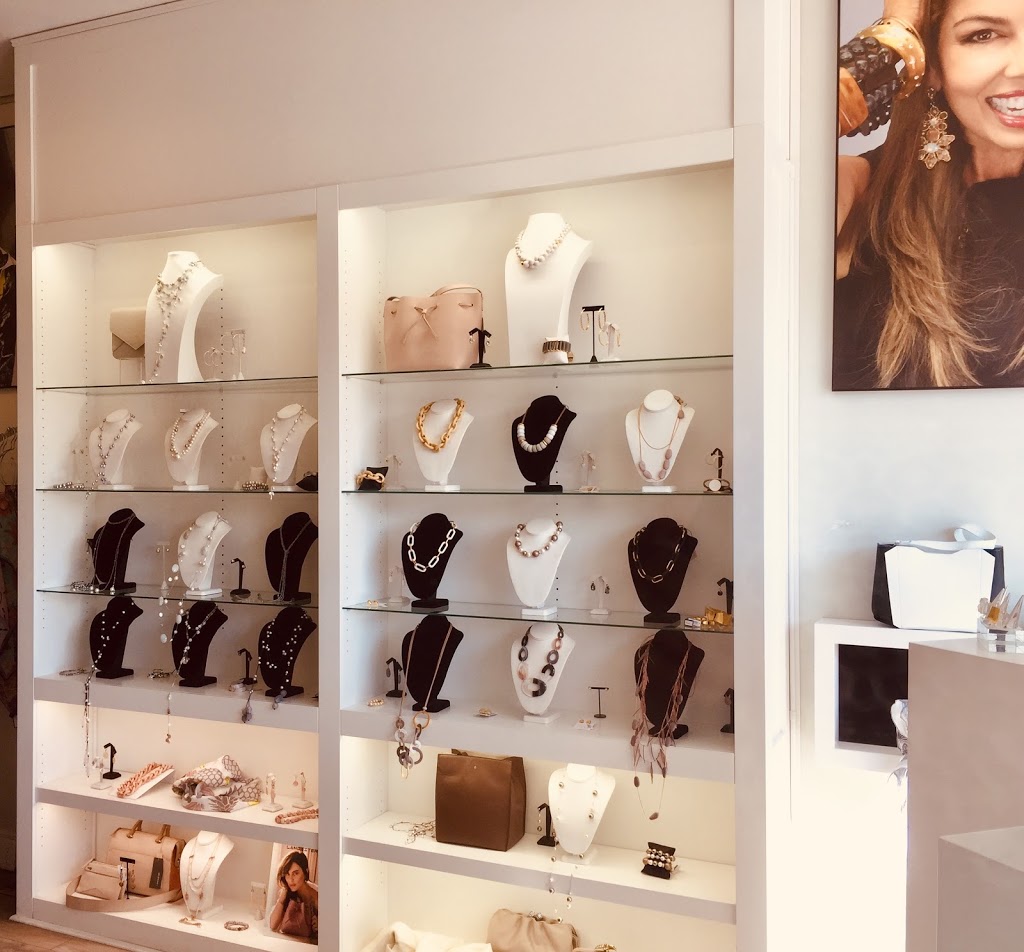 Luxe Style | 1134 Yonge St, Toronto, ON M4W 2L8, Canada | Phone: (647) 343-9367