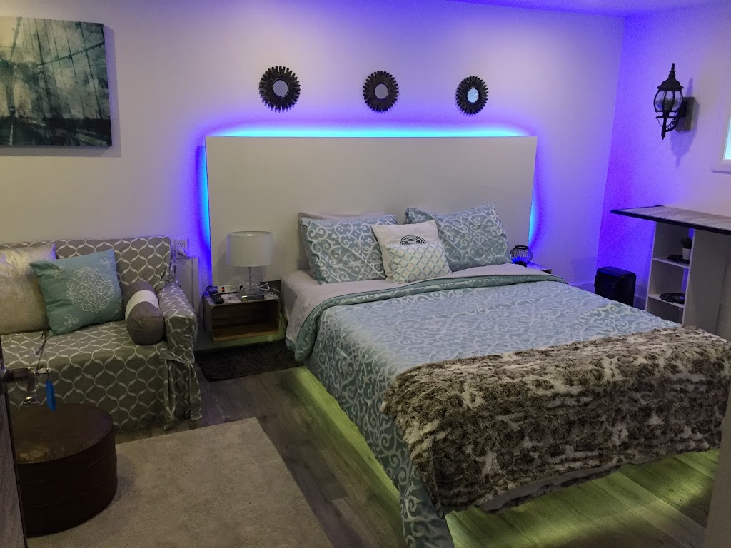 Yellow Door Barrie BnB Executive Suites | 25 Bluejay Dr, Barrie, ON L4M 5P8, Canada | Phone: (514) 567-1270