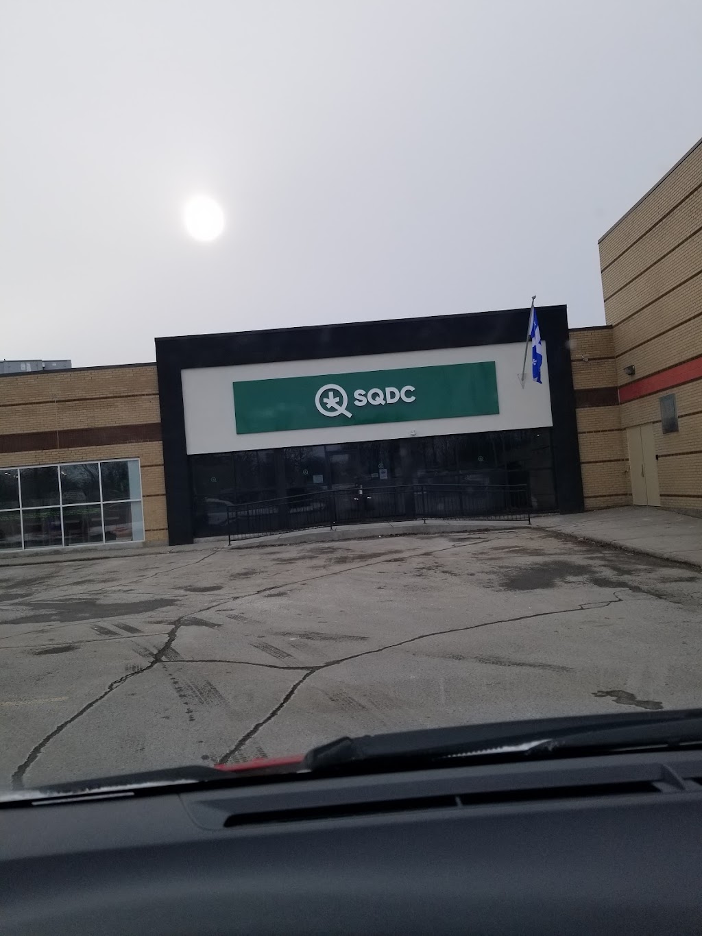 SQDC - Pincourt | 101 Bd Cardinal Léger, Pincourt, QC J7W 3Y3, Canada | Phone: (514) 646-8003