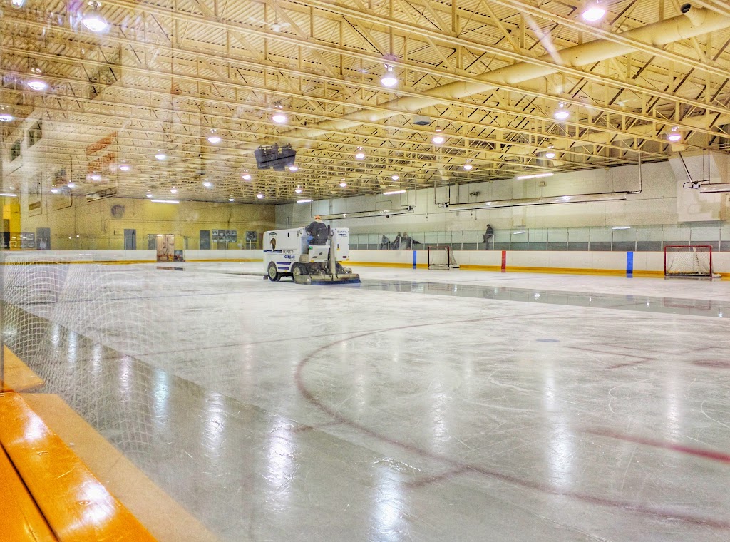 Dutton Memorial Arena | 400 South Dr, Winnipeg, MB R3T 3K5, Canada | Phone: (204) 477-2464