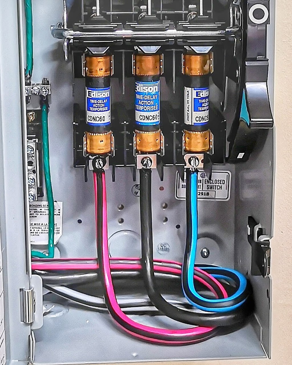 Montrealsparky - Entrepreneur Électricien Mtlsparky inc. | 120 Rue Pelletier, Saint-Constant, QC J5A 1J3, Canada | Phone: (514) 439-7193
