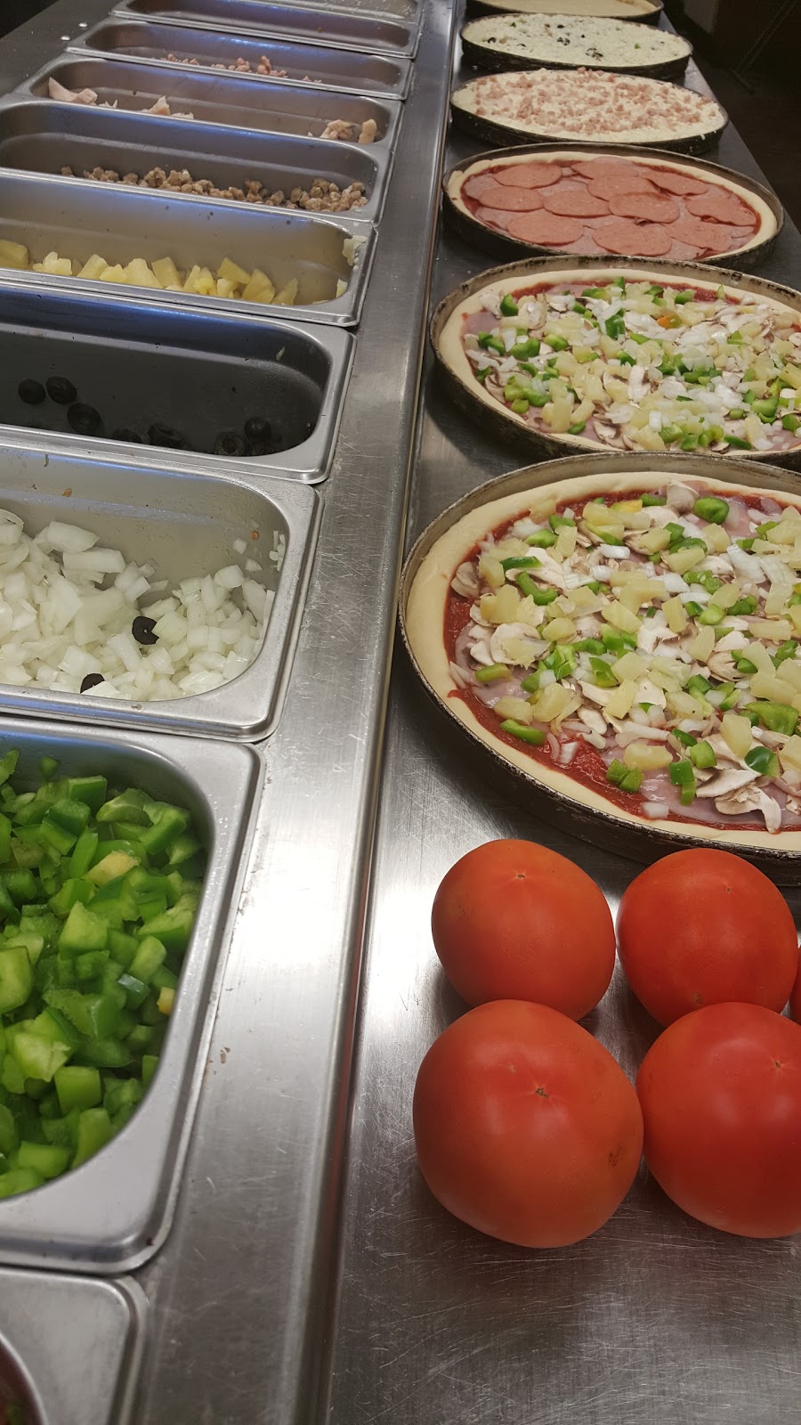 Papitos Pizza (Kettle Valley) | 102-5309 Main St, Kelowna, BC V1W 4V3, Canada | Phone: (250) 764-1990