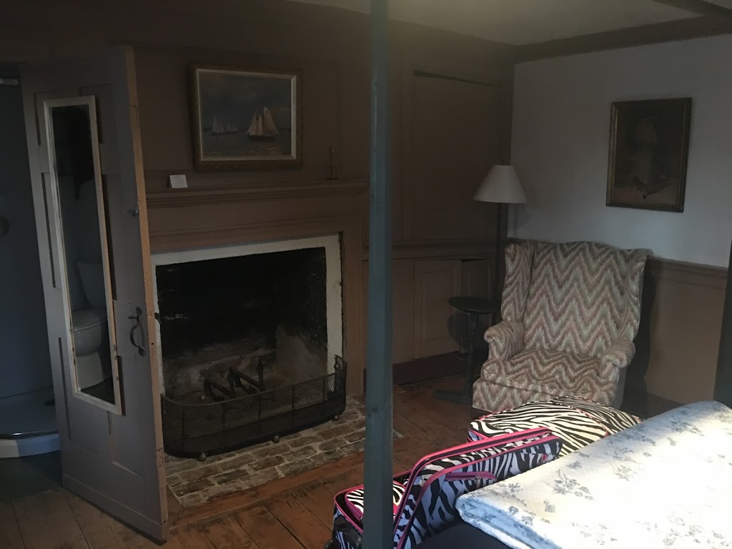 Lennox Inn Bed & Breakfast | 69 Fox St, Lunenburg, NS B0J 2C0, Canada | Phone: (902) 521-0214
