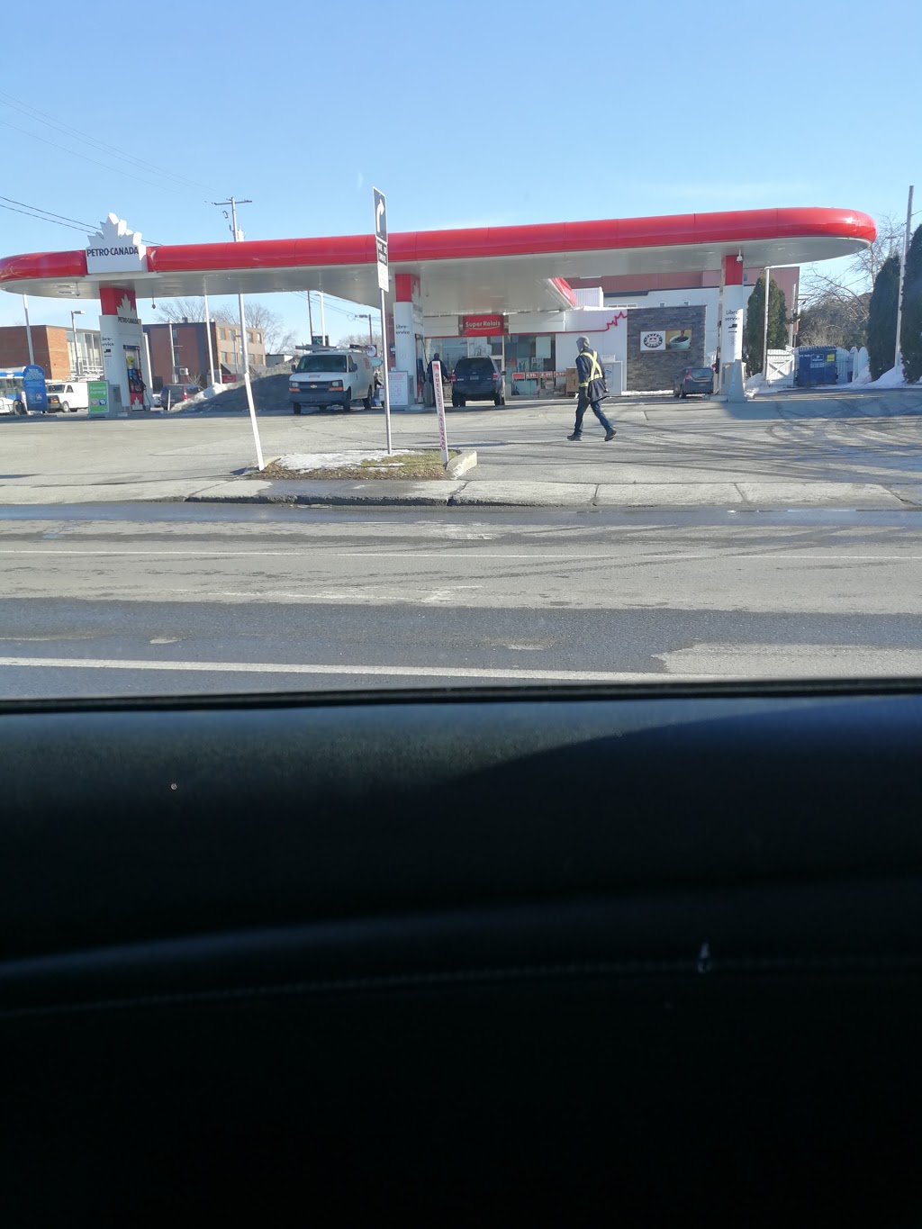 Petro-Canada | 500 Boulevard des Laurentides, Laval, QC H7G 2V1, Canada | Phone: (450) 667-6787