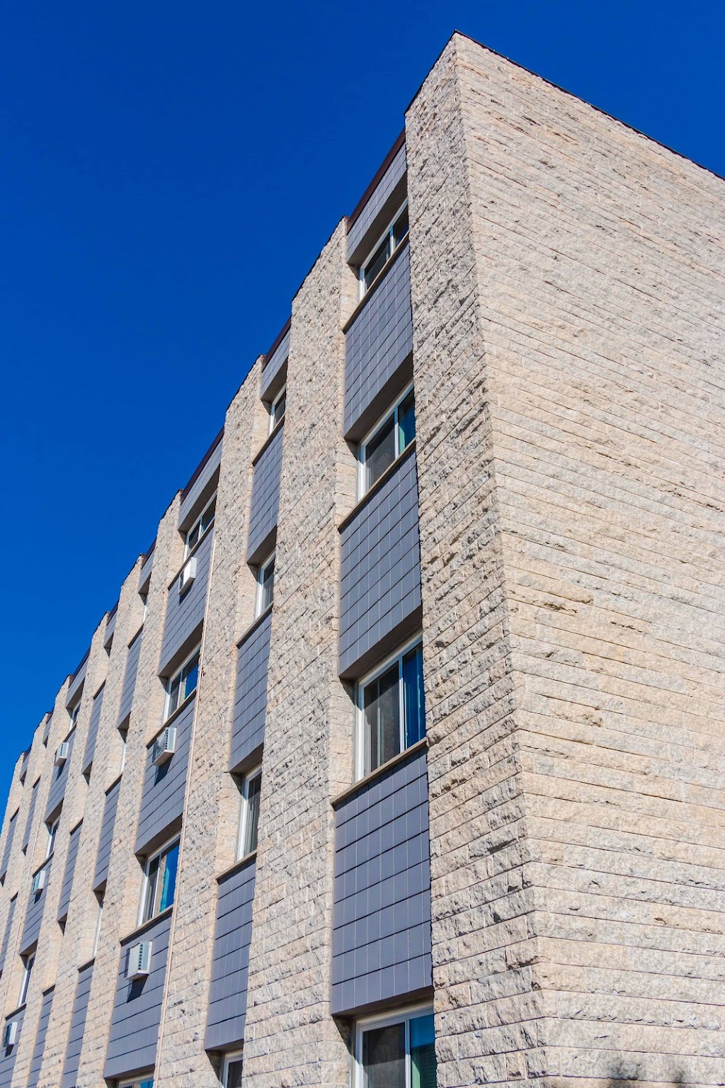 Radmon House Apartments | 1010 Brazier St, Winnipeg, MB R2K 2P4, Canada | Phone: (204) 296-0349