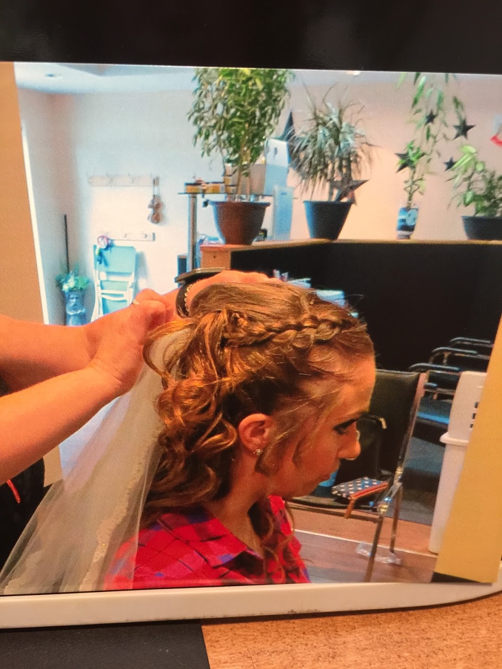 A Wee Trim - Hair Salon | 3-56 Raleigh St, Chatham, ON N7M 2M7, Canada | Phone: (519) 436-1196