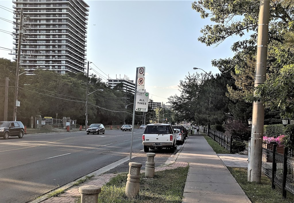 Municipal Green P Parking | 5879 Bathurst St, North York, ON M2R 1Y7, Canada | Phone: (416) 313-7275