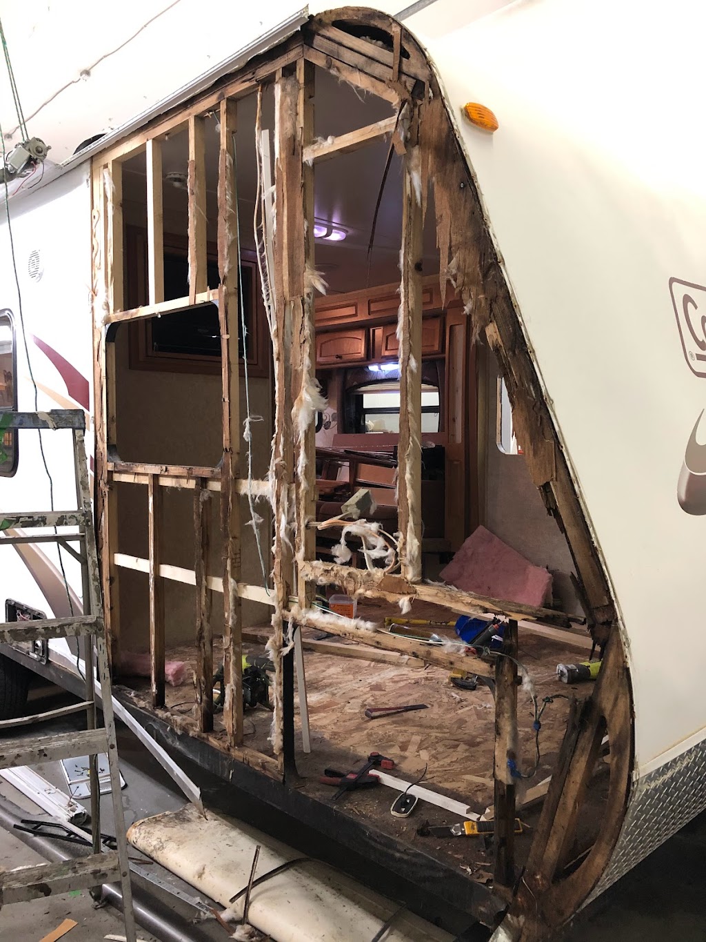 Valley RVs LTD | 31053 Peardonville Rd A, Abbotsford, BC V2T 6K4, Canada | Phone: (604) 768-8676