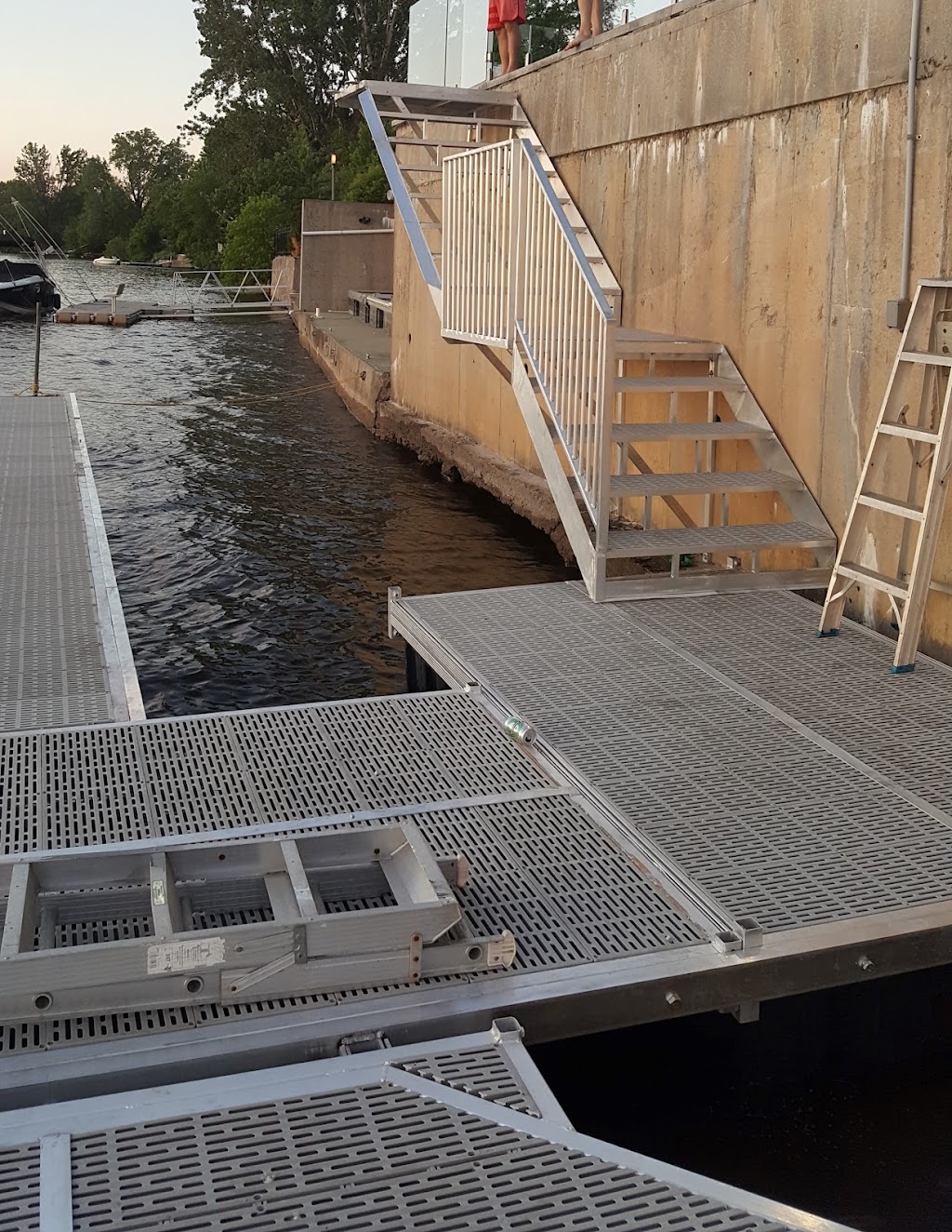 Poseidon Lift | 2520 Boulevard Ste Sophie, Sainte-Sophie, QC J5J 2V3, Canada | Phone: (514) 969-9554
